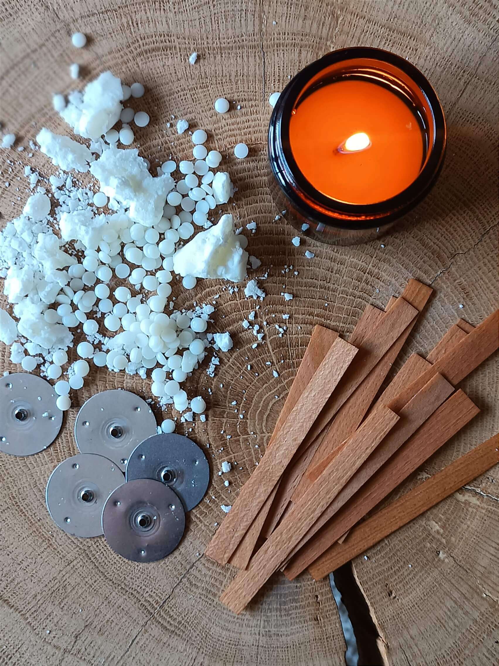 Materiały do robienia świeczki sojowej w domu - wosk sojowy, olejek zapachowy, knot, szkło 120ml.