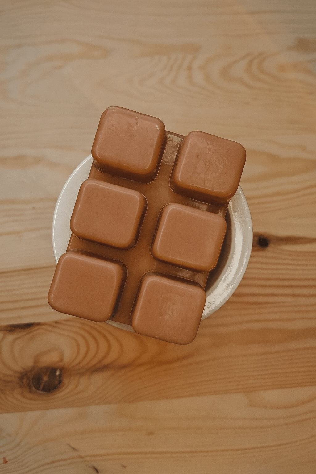 Wosk zapachowy do kominka w kostkach &ndash; zapach słodkiego karmelu