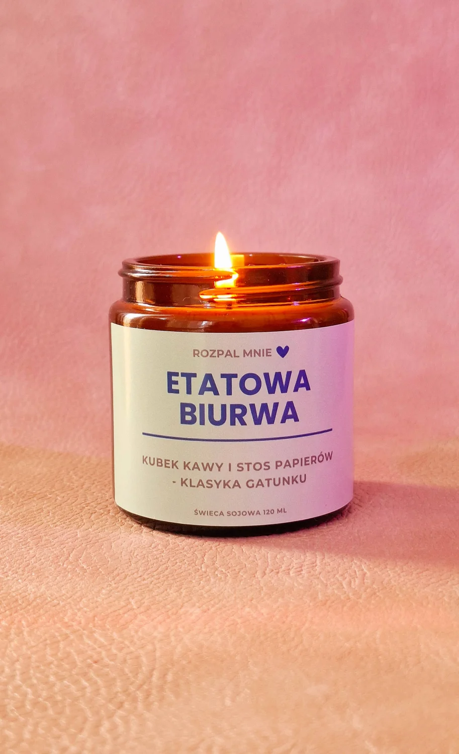 Świeca sojowa w szkle Etatowa Biurwa - prezent dla koleżanki z pracy